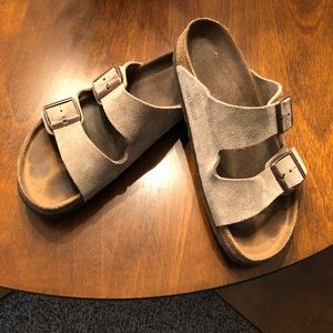 Taupe suede Birkenstock Arizona (soft footbed)
